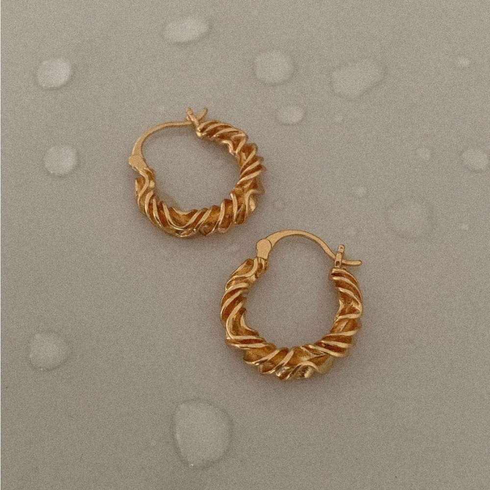 gold hoop earrings cartilage hoop earrings mini hoop earrings textured earrings - Picture 6 of 10